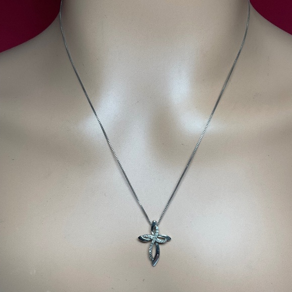 Sterling Silver Cross Pendant Necklace with Diamonds. 19 inches long - Picture 1 of 6